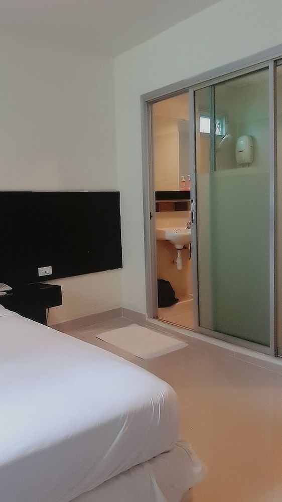 Hello Guest House Бангкок Экстерьер фото
