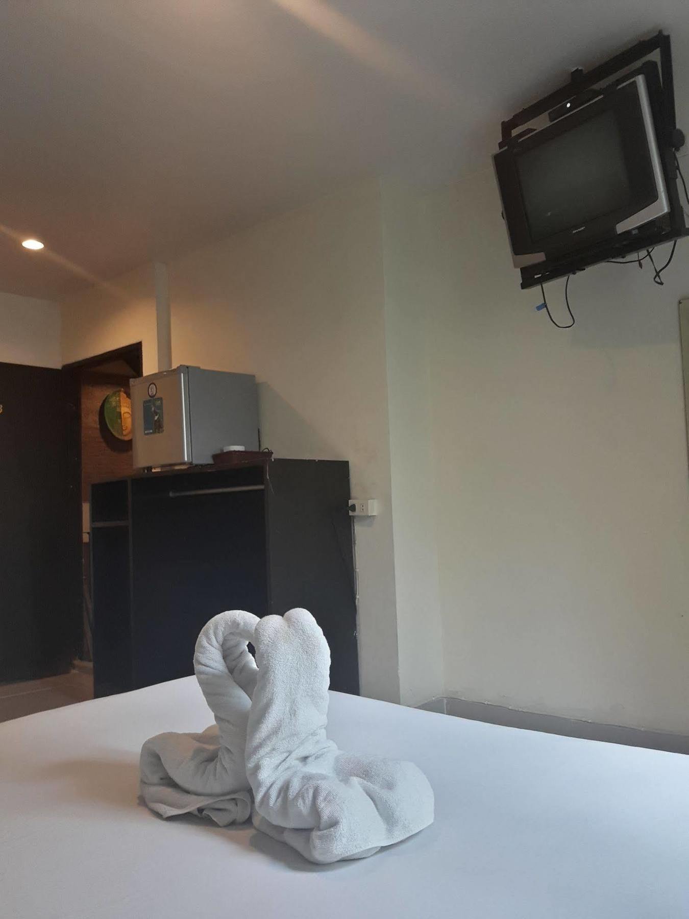 Hello Guest House Бангкок Экстерьер фото