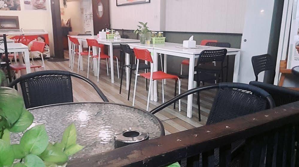 Hello Guest House Бангкок Экстерьер фото